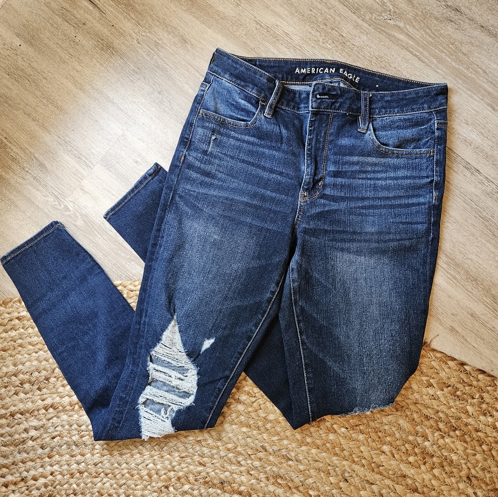 American Eagle High Rise Jegging Distressed